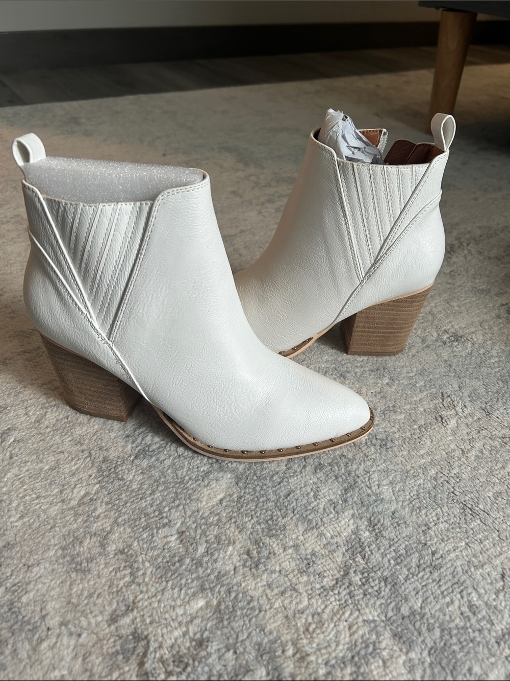 BEAST FASHION White Leather-Look Ankle Booties with Stacked Wood Heel